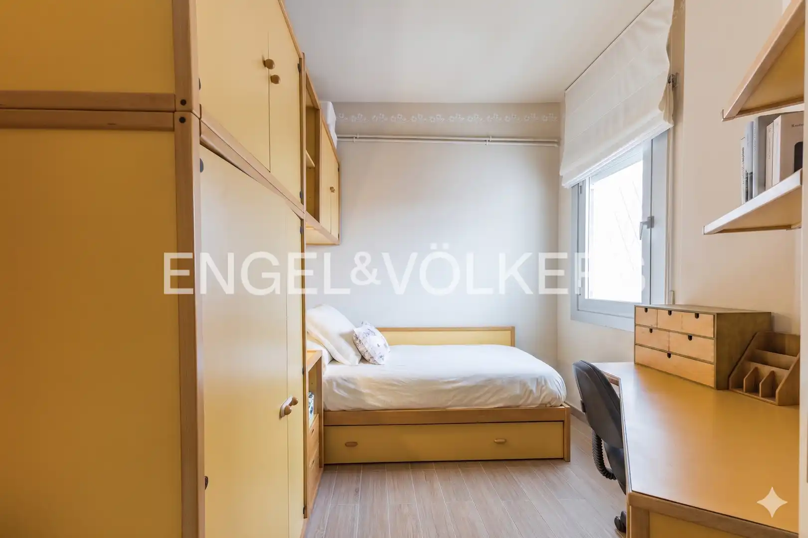Habitación de Ático en venta en L'Hospitalet de Llobregat con Aire acondicionado, Calefacción y Parquet