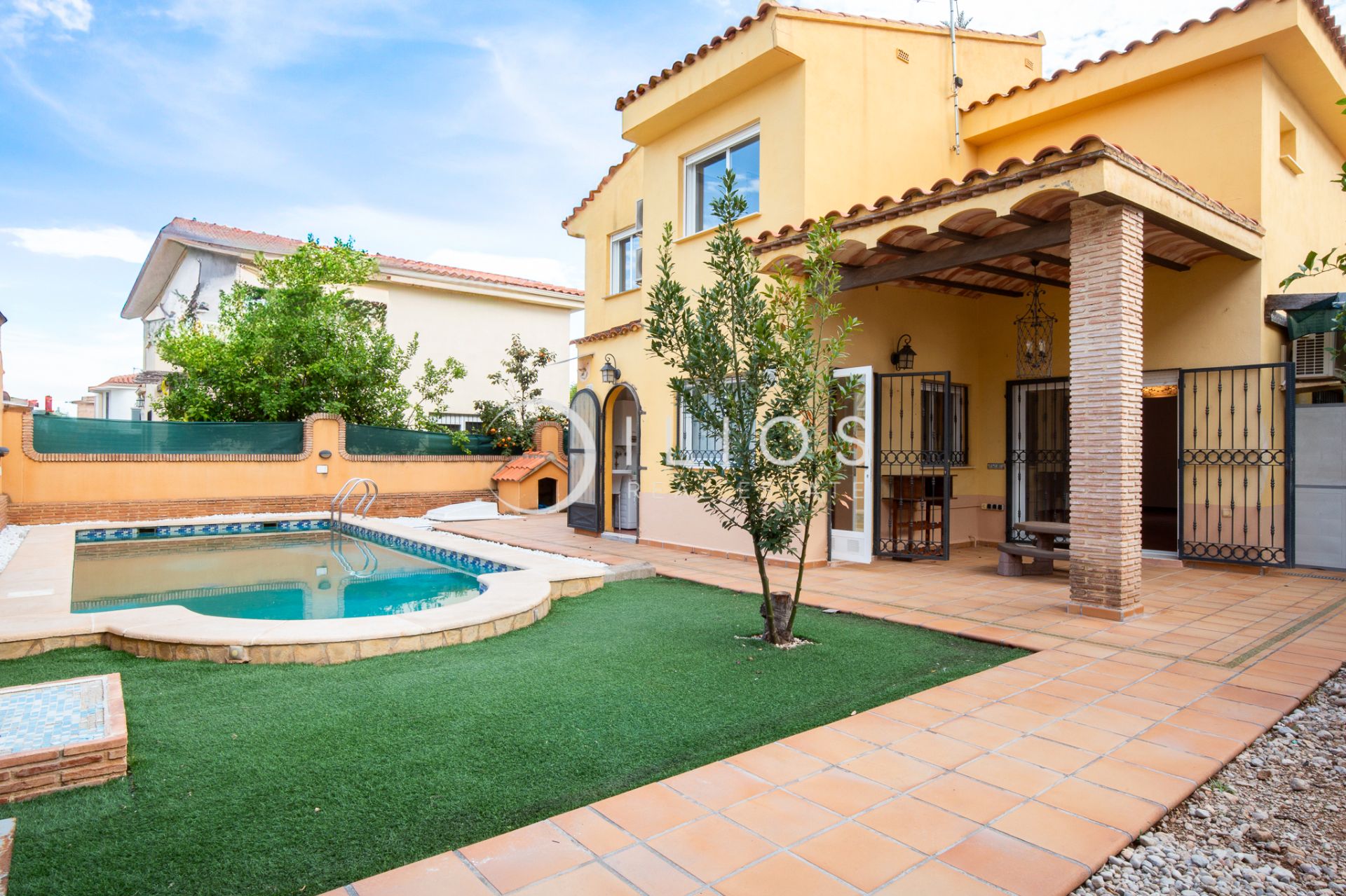 Vista exterior de Casa o chalet de alquiler en Riba-roja de Túria con Aire acondicionado, Calefacción y Jardín privado