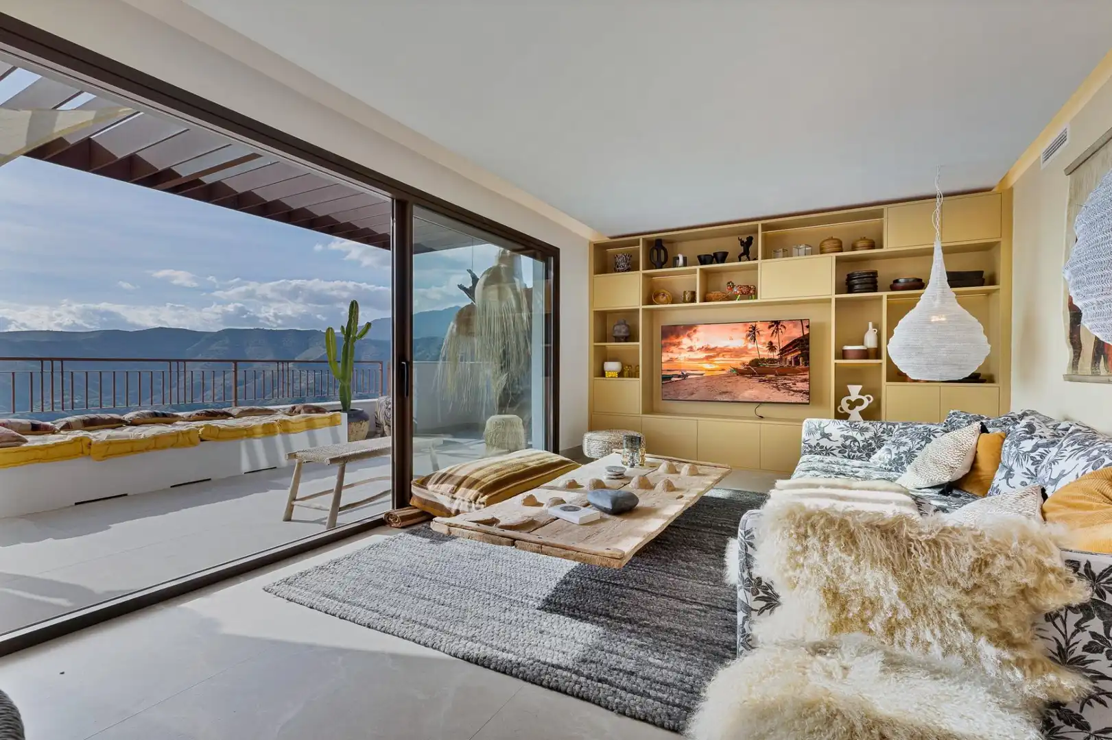 Living room of Attic for sale in Istán  with Air Conditioner, Private garden and Terrace