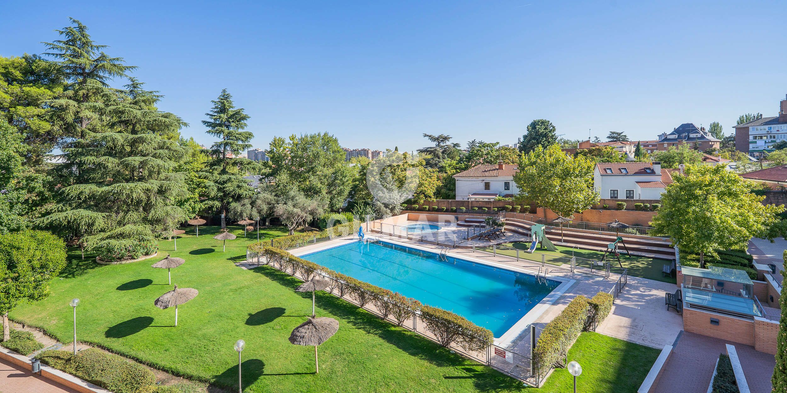 Swimming pool of Flat for sale in  Madrid Capital  with Heating, Private garden and Storage room