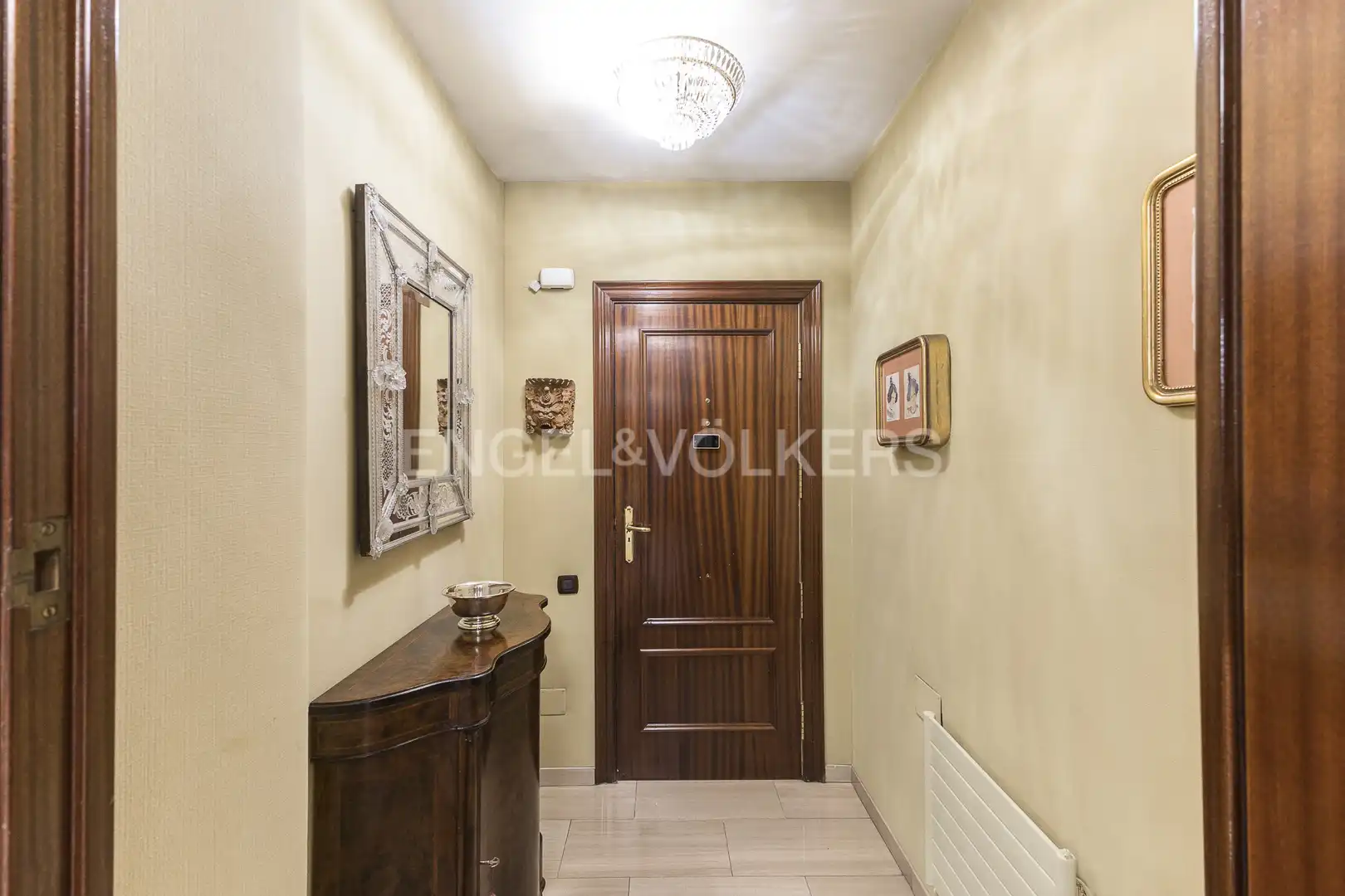 Einfamilien-Reihenhaus zum Verkauf in Barcelona mit Heizung, Privatgarten und Parkett