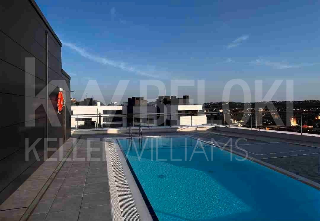 Piscina de Pis en venda en Donostia - San Sebastián  amb Calefacció, Traster i Balcó