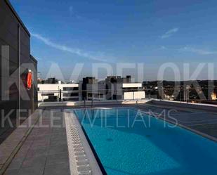 Piscina de Pis en venda en Donostia - San Sebastián  amb Calefacció, Traster i Balcó