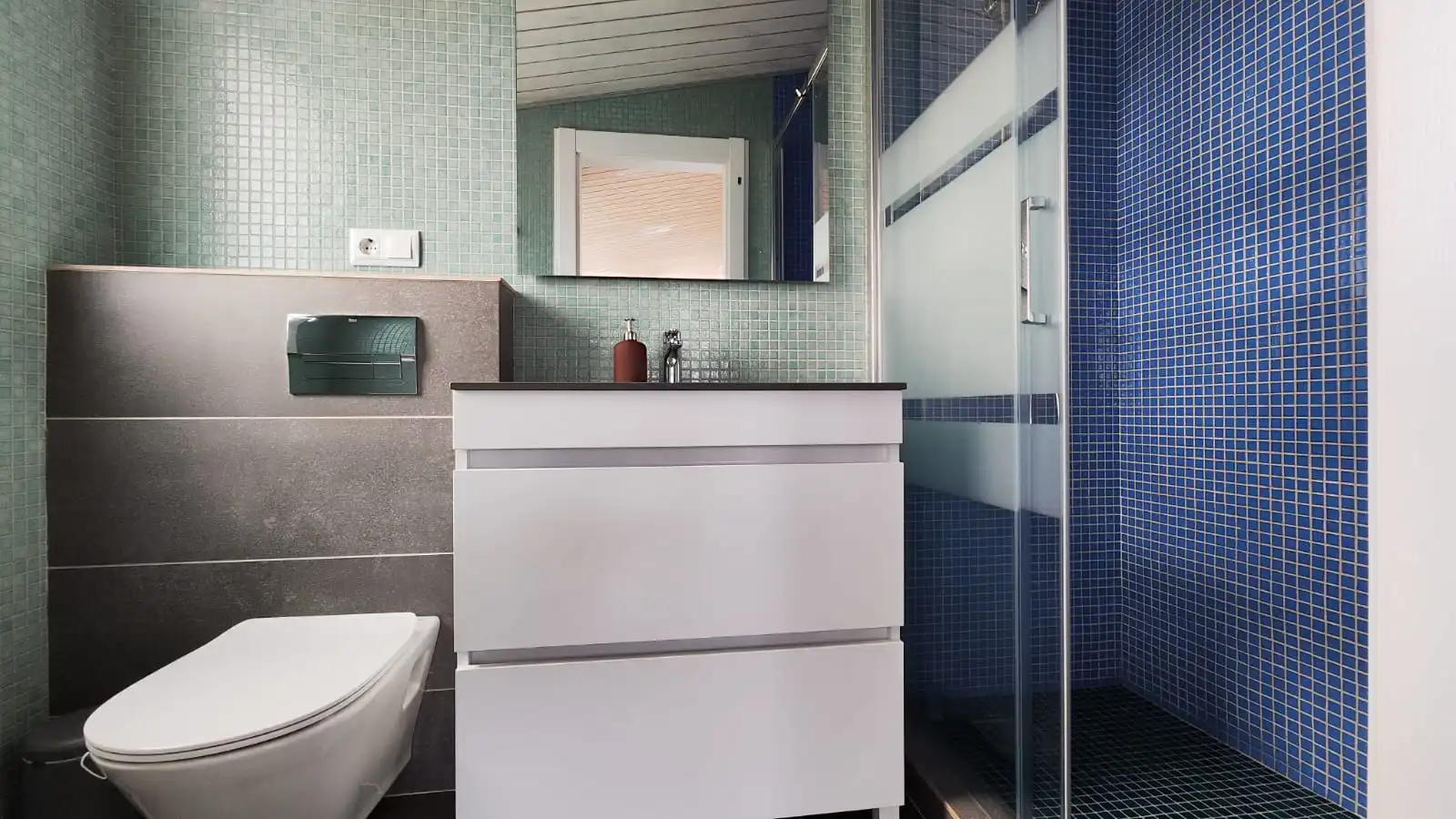 Bathroom of Lofts for rent in Castelldefels  with Air Conditioner, Heating and Parquet flooring