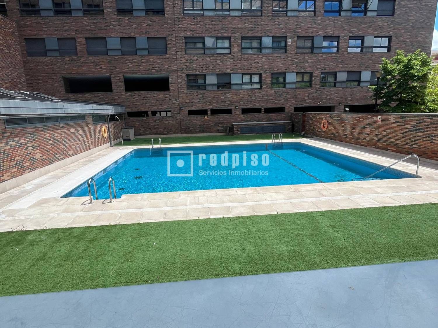 Swimming pool of Flat for sale in  Madrid Capital  with Private garden and Swimming Pool