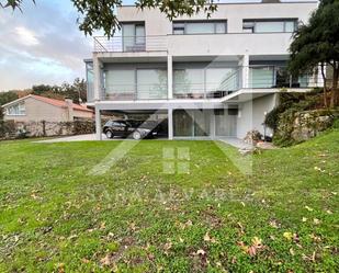 Vista exterior de Casa o xalet en venda en Marín amb Terrassa