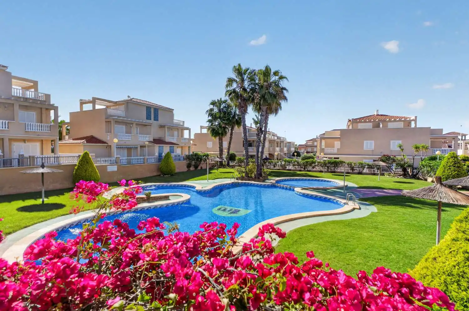 Piscina de Apartament en venda en Orihuela amb Aire condicionat, Calefacció i Terrassa