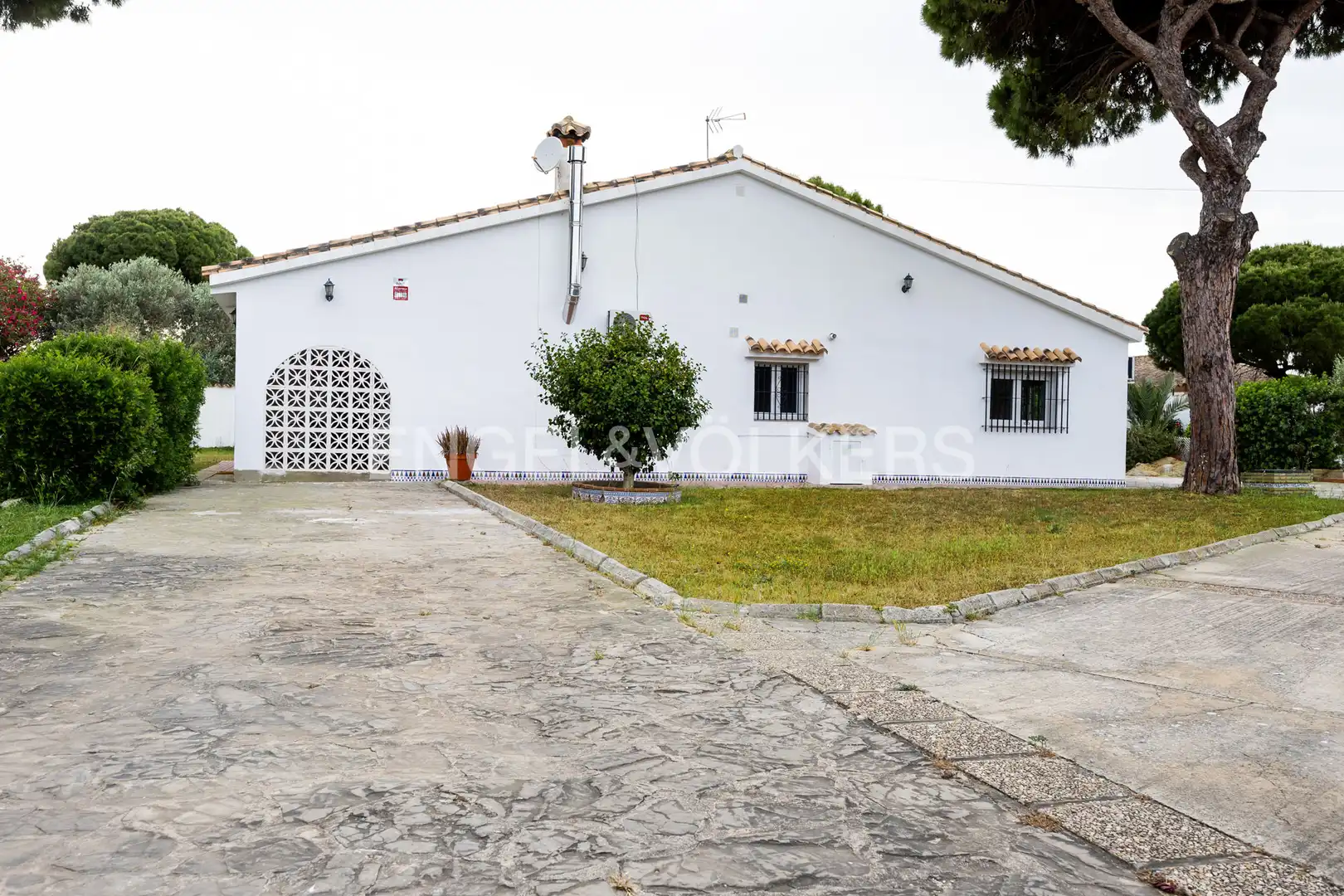 Exterior view of Houses for sale in Chiclana de la Frontera  with Air Conditioner, Heating and Private garden