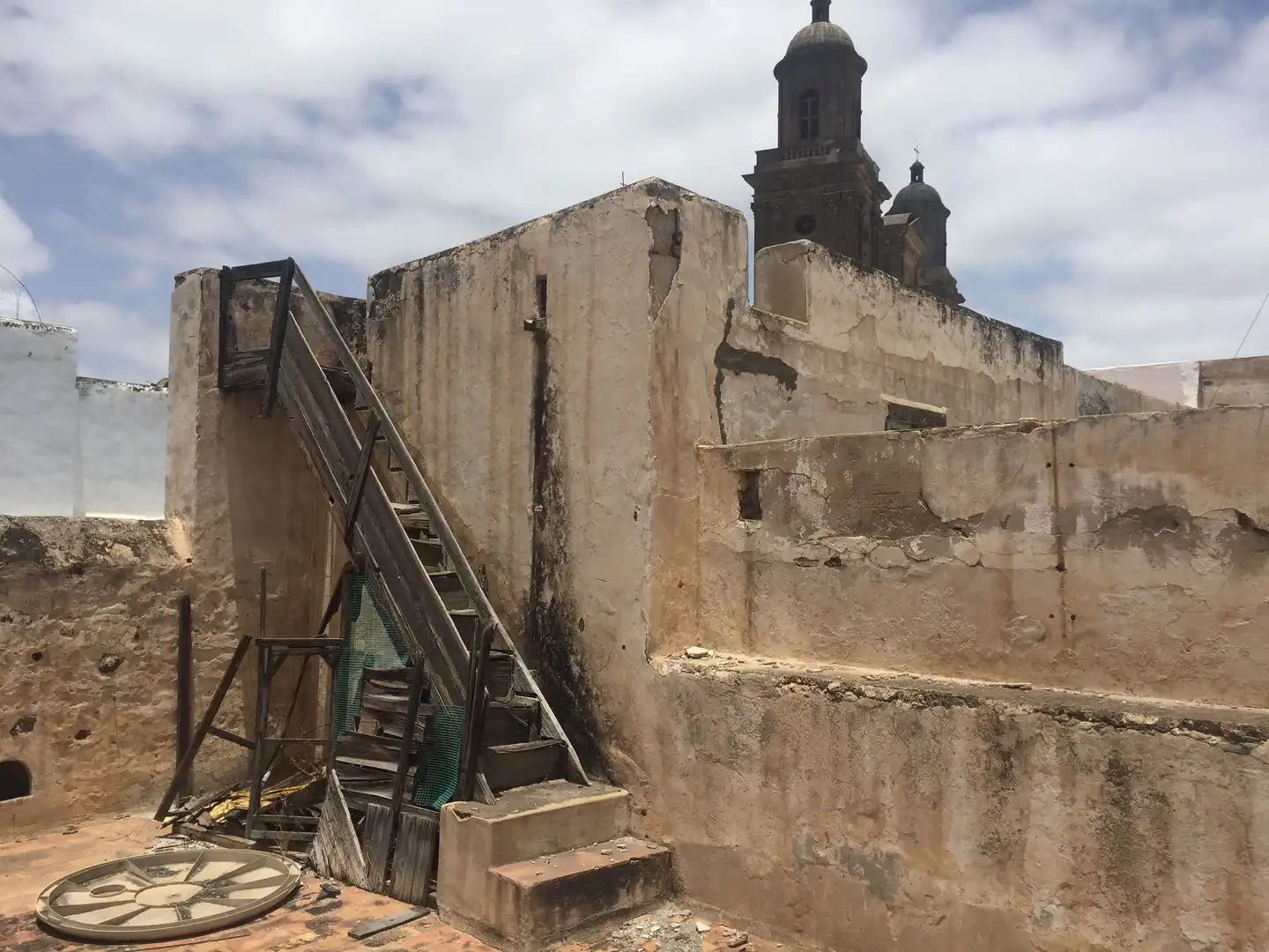Vista exterior de Casa o xalet en venda en Las Palmas de Gran Canaria amb Rentadora i Balcó