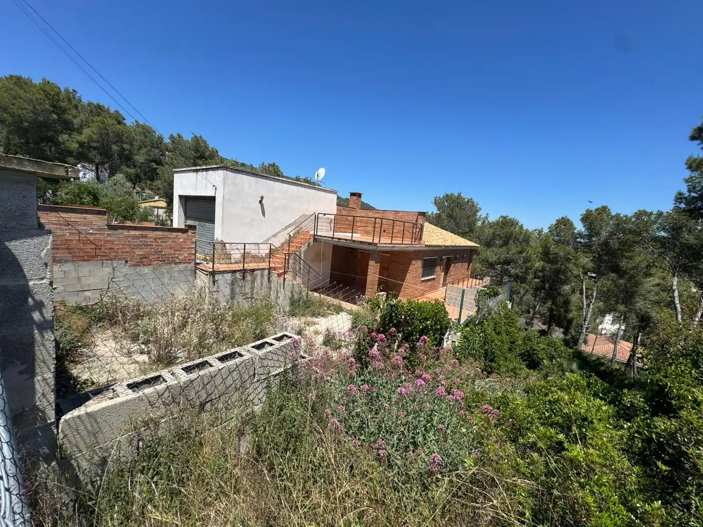 Vista exterior de Casa o xalet en venda en Canyelles amb Terrassa i Alarma