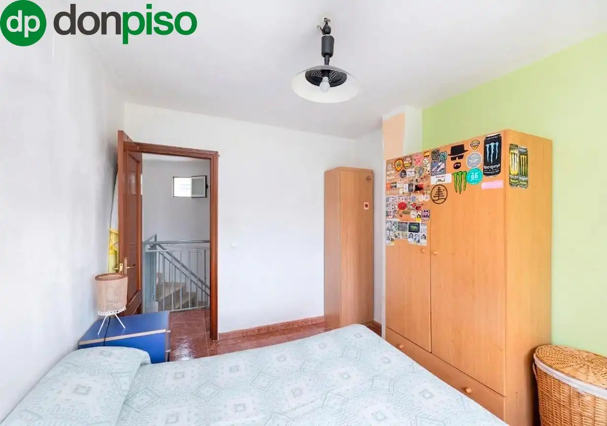 Habitación de Casa adosada en venta en Cenes de la Vega con Calefacción y Terraza