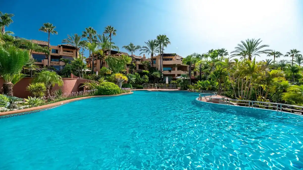 Swimming pool of Flat for sale in Marbella  with Air Conditioner, Terrace and Storage room