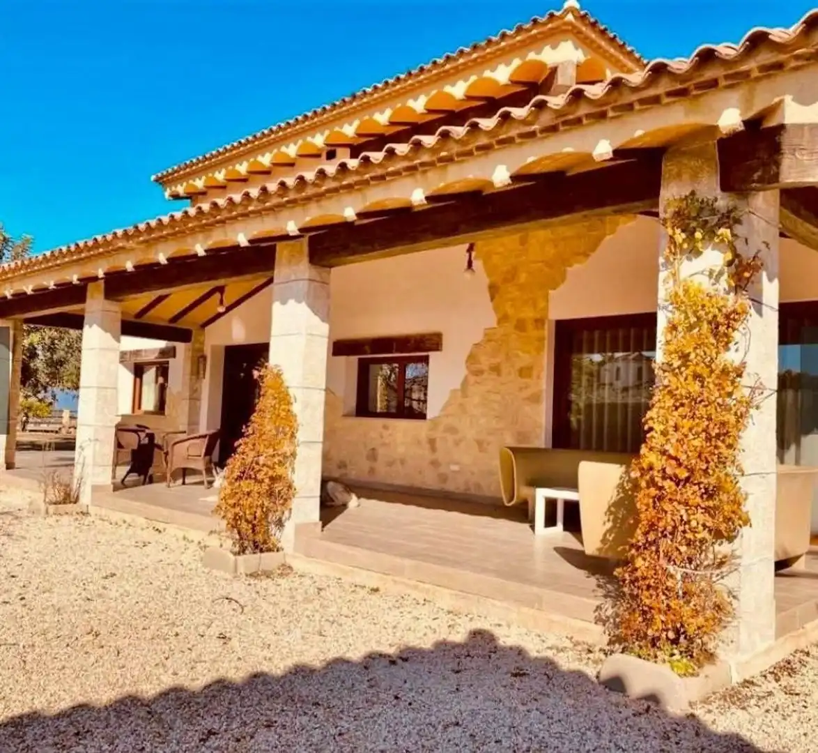 Vista exterior de Casa o xalet en venda en Albaida amb Aire condicionat, Jardí privat i Traster