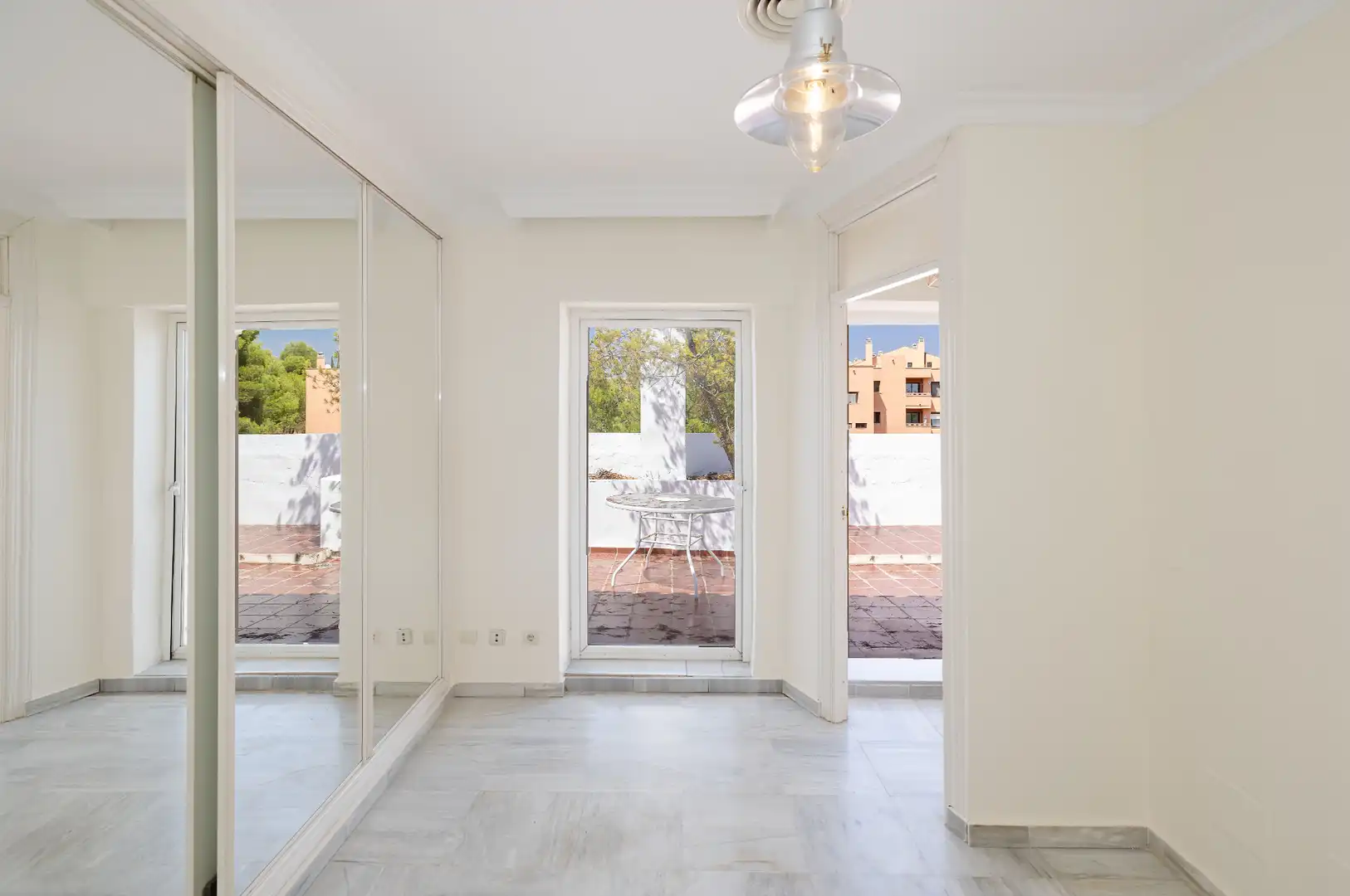 Dachboden zum Verkauf in Marbella mit Klimaanlage, Heizung und Terrasse