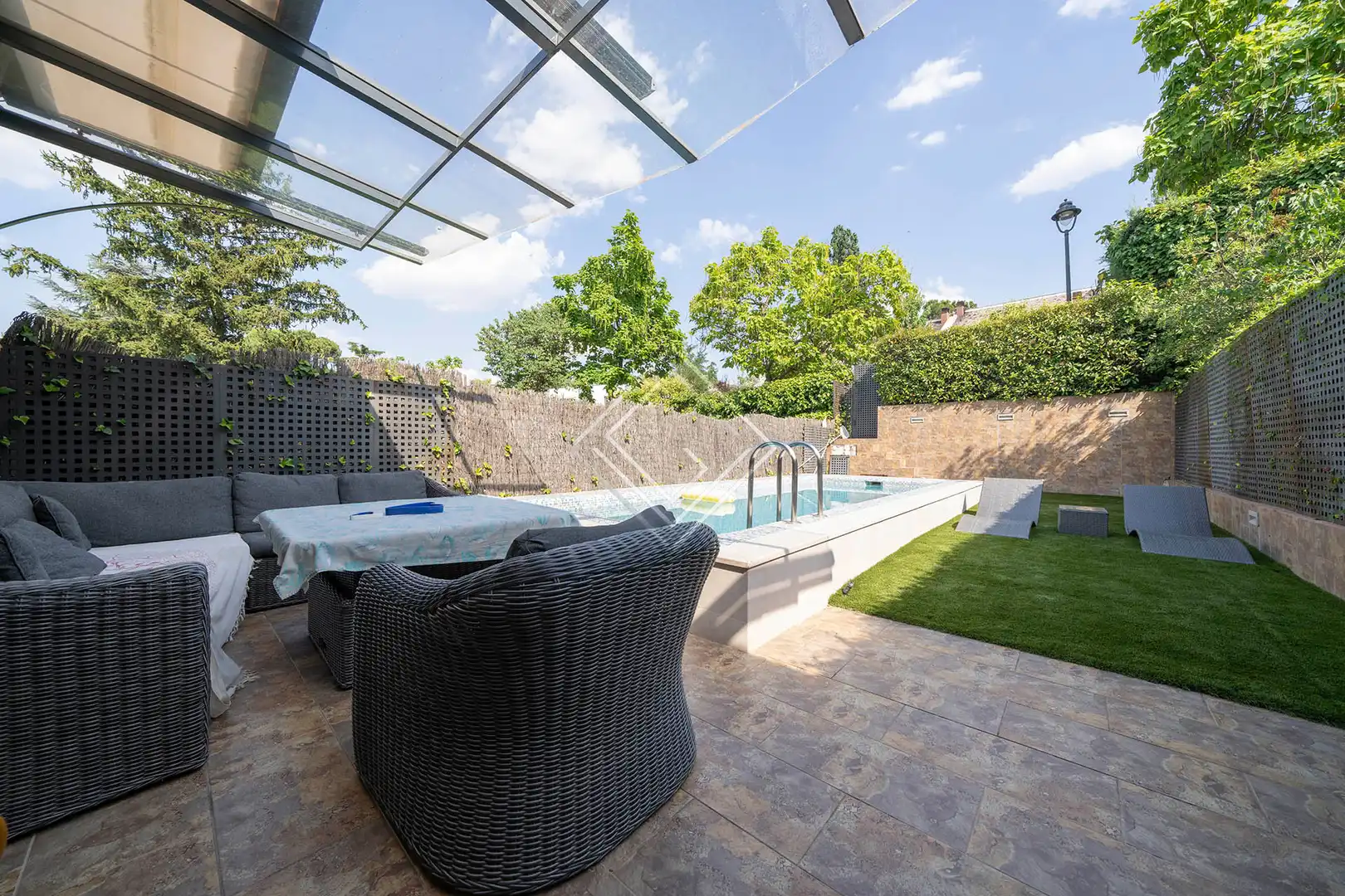 Terrassa de Casa adosada en venda en La Moraleja amb Aire condicionat, Calefacció i Jardí privat