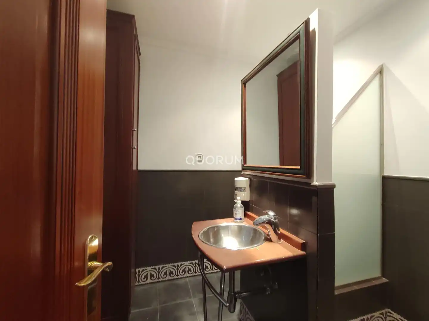 Baño de Oficina de alquiler en Bilbao  con Aire acondicionado, Calefacción y Amueblado