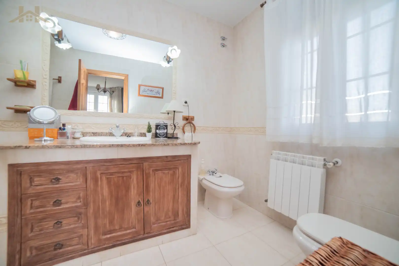 Bany de Casa o xalet en venda en Sevilla la Nueva amb Calefacció, Jardí privat i Terrassa