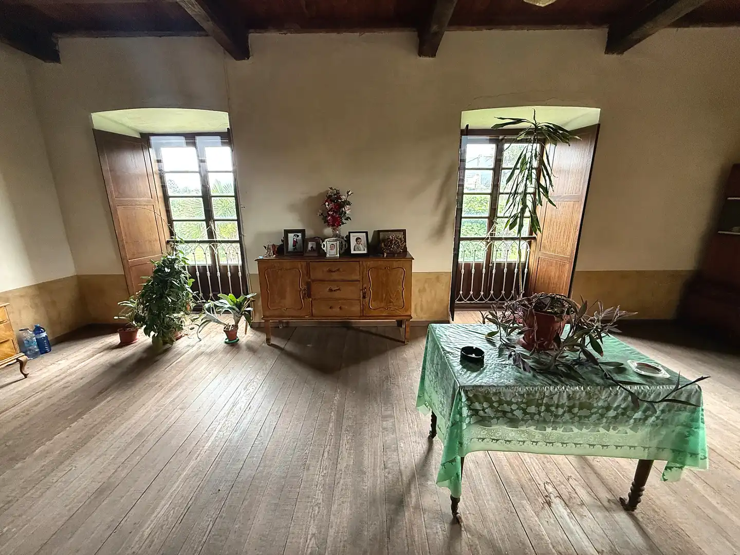 Sala d'estar de Casa o xalet en venda en Coaña amb Jardí privat, Traster i Moblat