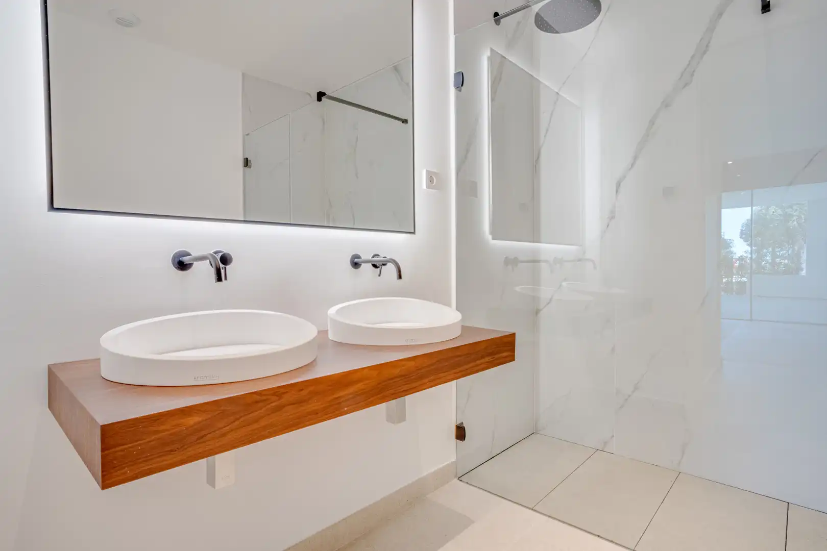Bathroom of Ground floor for sale in Marbella  with Air Conditioner, Private garden and Terrace