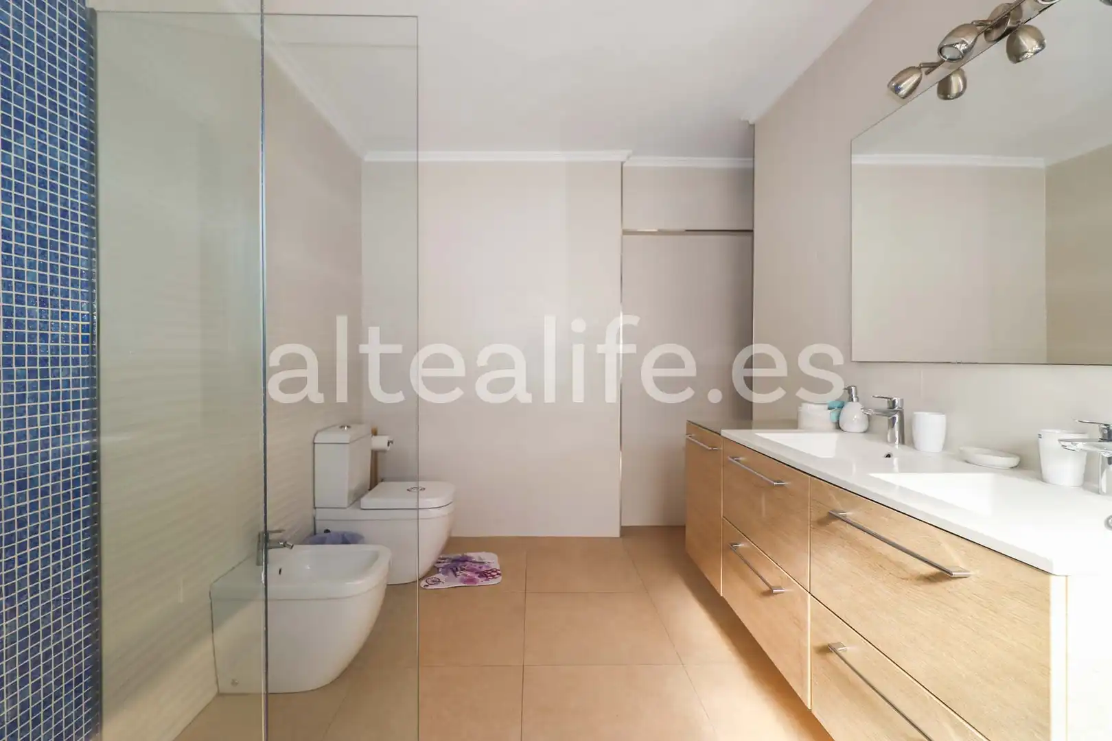 Badezimmer von Dachboden zum Verkauf in Benidorm mit Klimaanlage und Terrasse