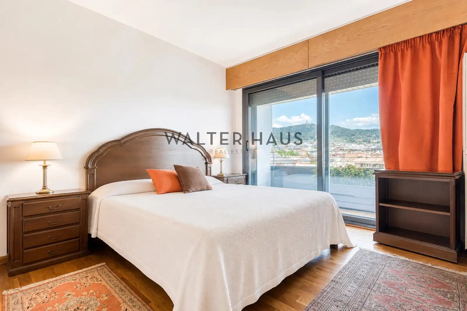 Schlafzimmer von Dachboden zum Verkauf in Barcelona mit Klimaanlage, Heizung und Parkett