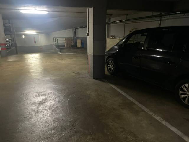 Garaje en Venta en Adriano VI Kalea en San Martín