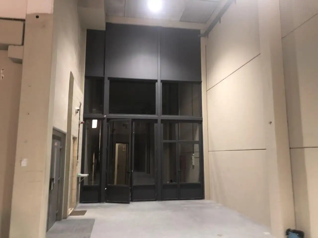 Nave industrial de alquiler en Barcelona con Calefacción y Alarma