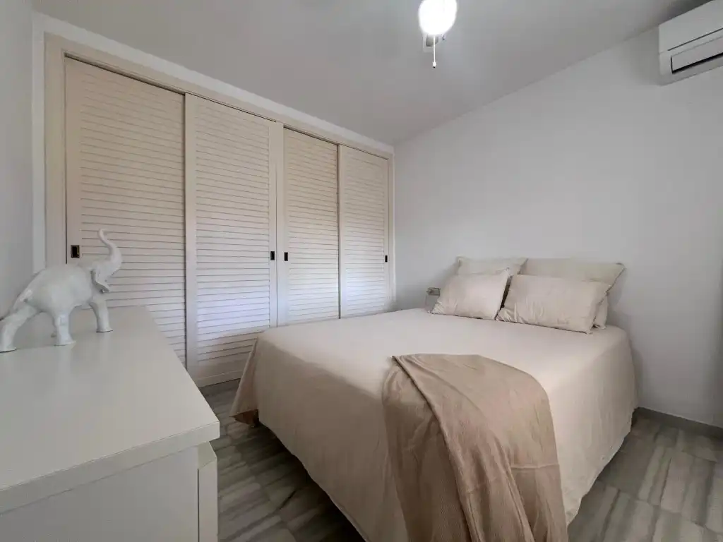 Dormitori de Àtic de lloguer en Calvià amb Aire condicionat, Jardí privat i Terrassa