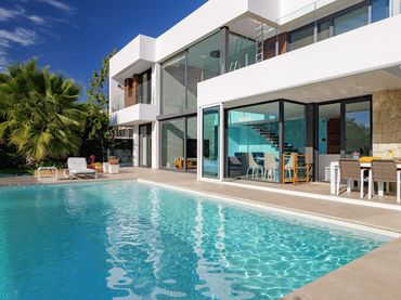 Villa avec piscine à vendre à Golf Bahía