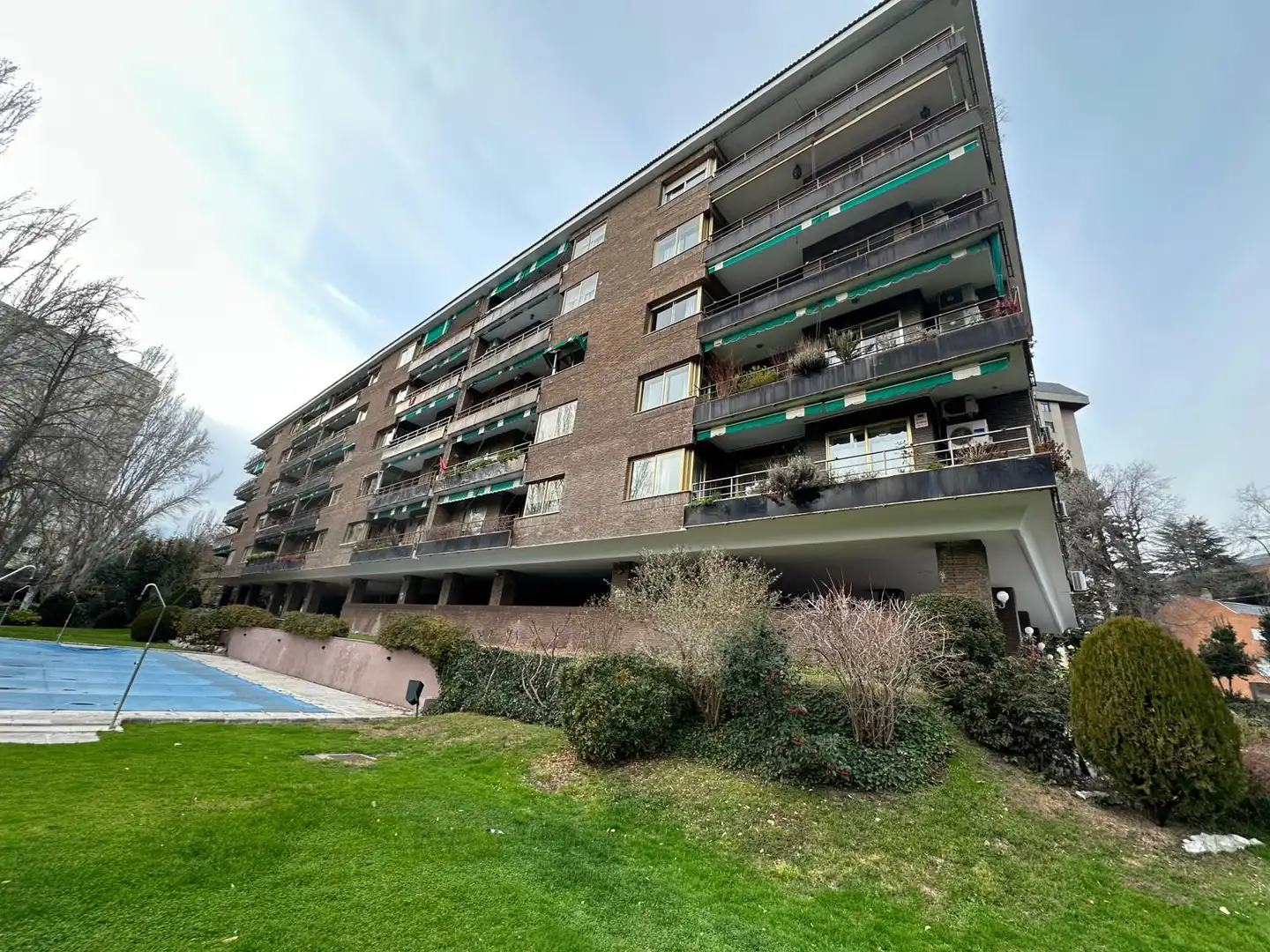 Exterior view of Flat for sale in Madrid  with Parquet flooring, Terrace and Storage room