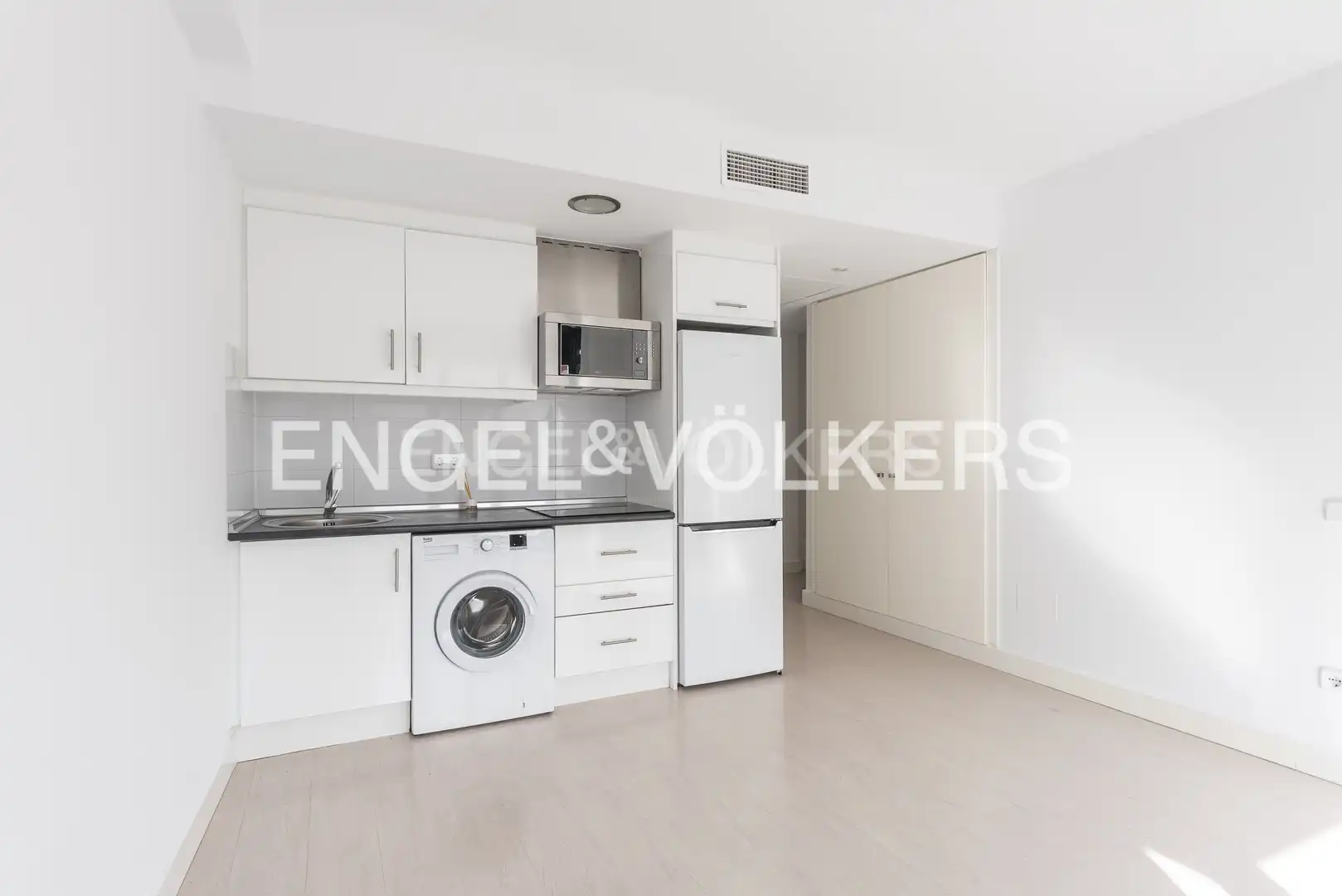 Studio with lift for sale in Tetuán