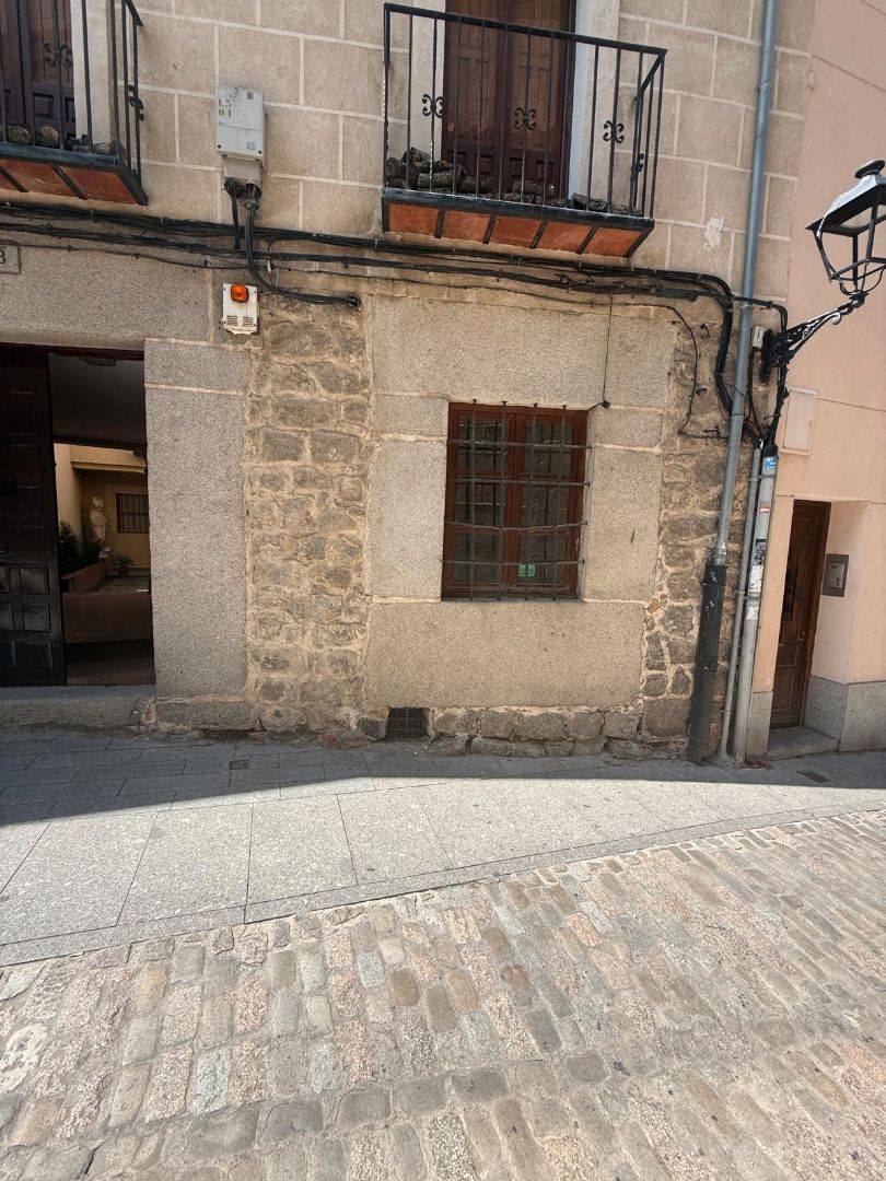 Vista exterior de Local en venda en Ávila Capital