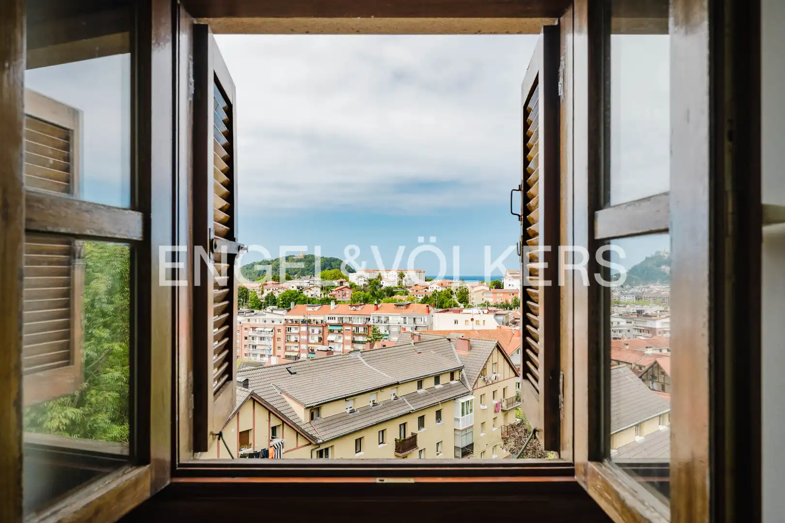 Terrassa de Casa adosada en venda en Donostia - San Sebastián  amb Calefacció, Jardí privat i Balcó