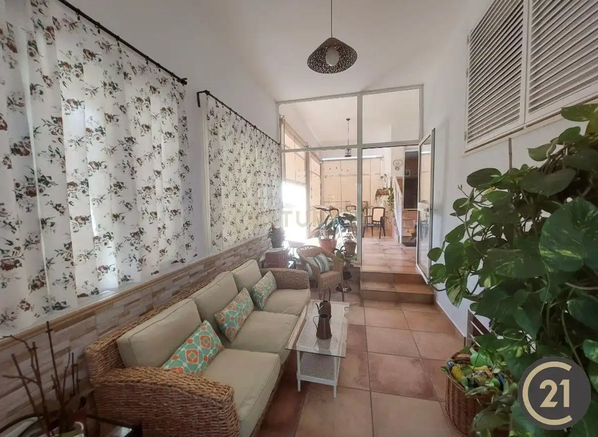 Sala d'estar de Casa o xalet en venda en Espartinas amb Aire condicionat, Jardí privat i Traster