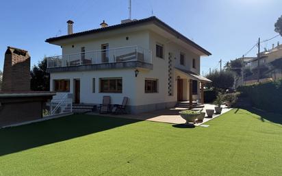 Vista exterior de Casa o xalet en venda en Mataró amb Aire condicionat, Calefacció i Terrassa