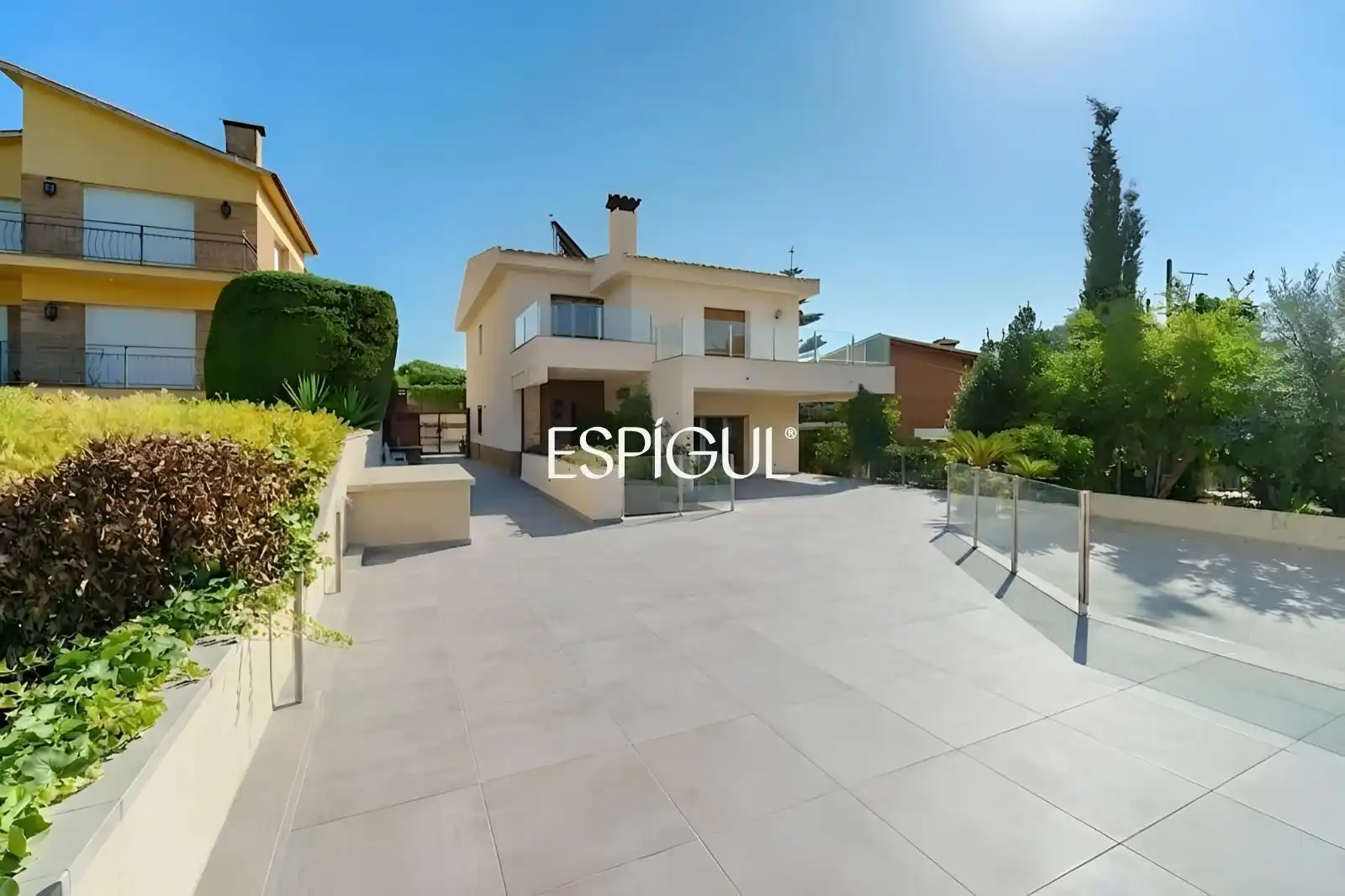 Casa amb terrassa en venda a Comtal