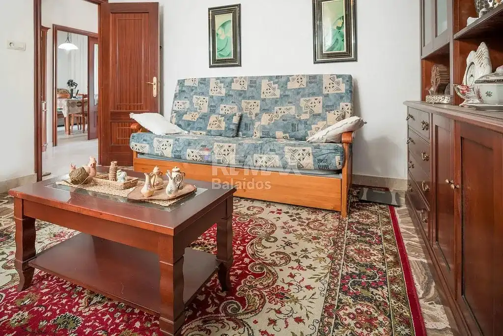 Sala d'estar de Casa o xalet en venda en A Pobra do Caramiñal amb Calefacció, Jardí privat i Parquet