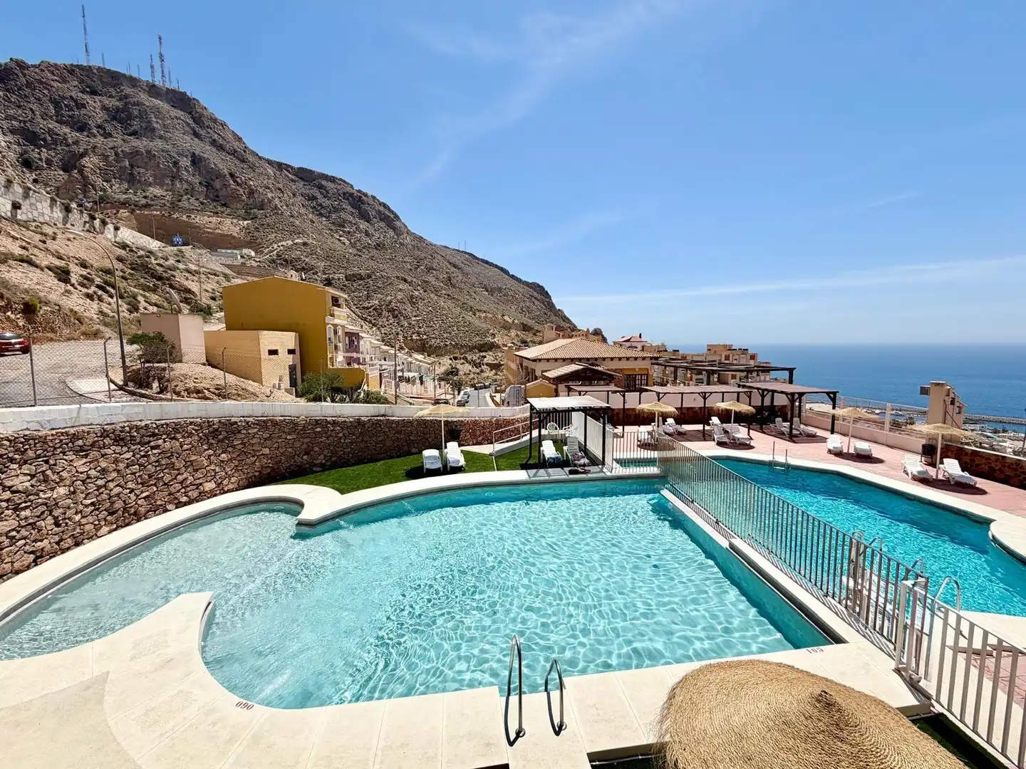 Schwimmbecken von Wohnung zum Verkauf in Roquetas de Mar mit Klimaanlage, Terrasse und Möbliert