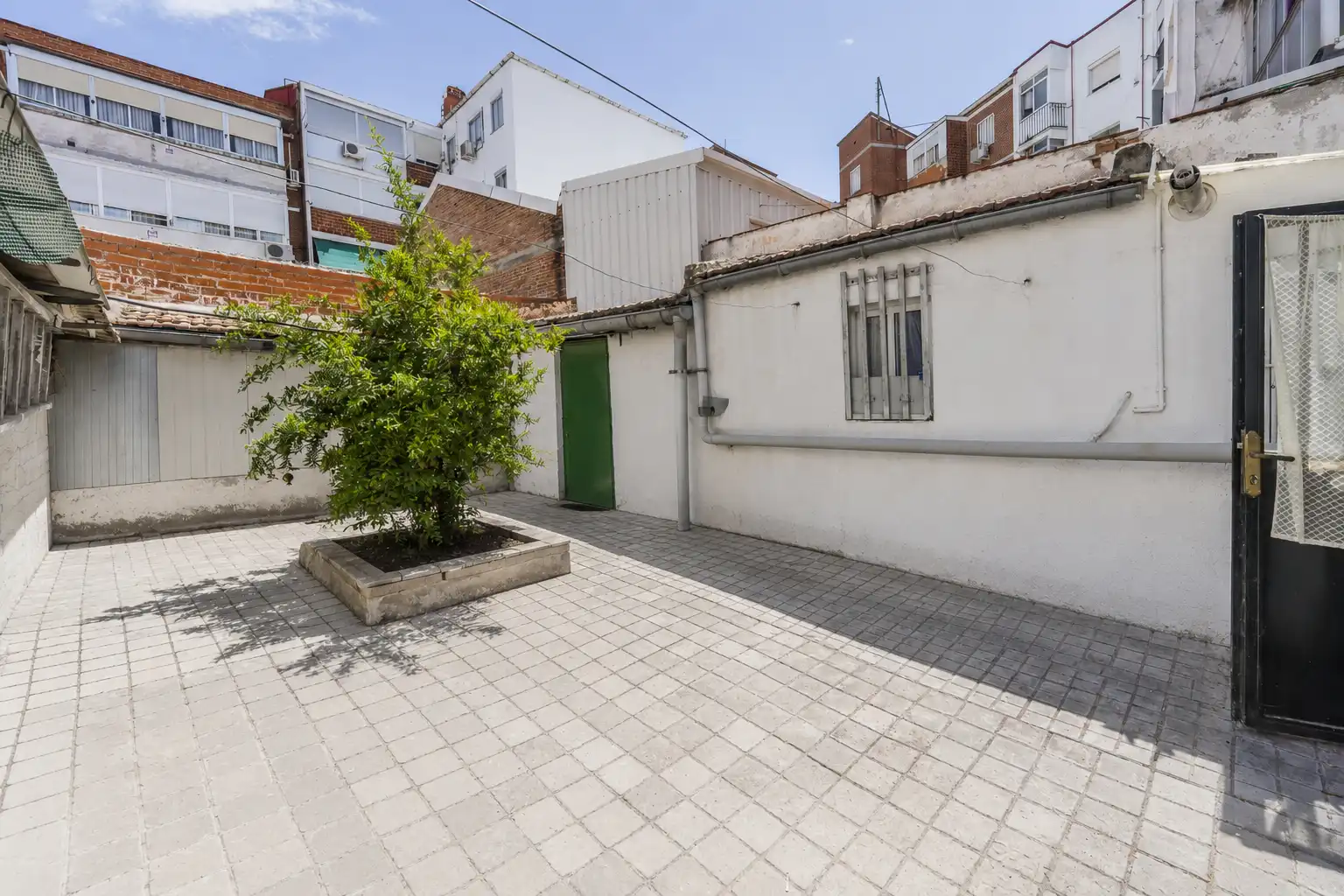Vista exterior de Casa o chalet en venta en Madrid