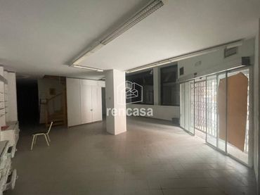 Local comercial en venda a Calle Comtes d´Urgell