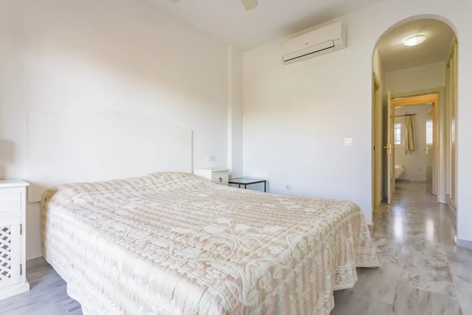 Apartamento con terraza en venta en Calahonda, imagen 10