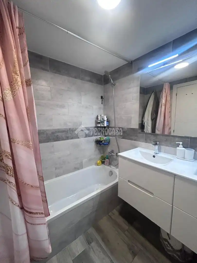 Baño de Piso en venta en Valdemoro con Aire acondicionado y Calefacción