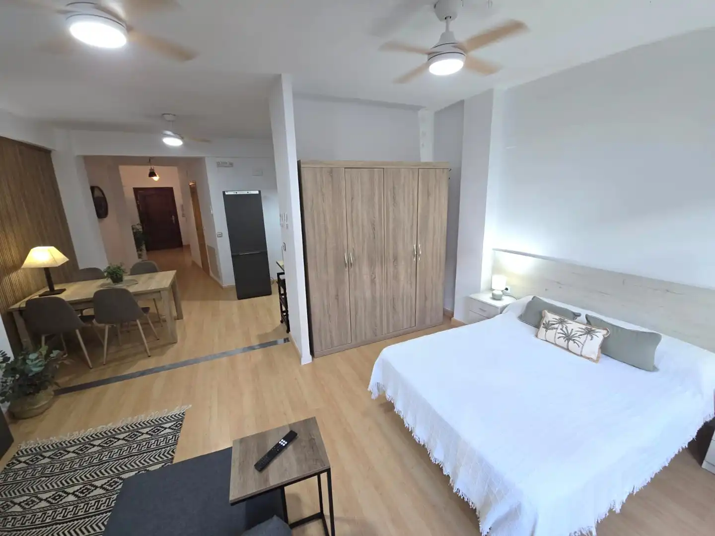 Dormitori de Apartament de lloguer en Cáceres amb Aire condicionat, Calefacció i Moblat