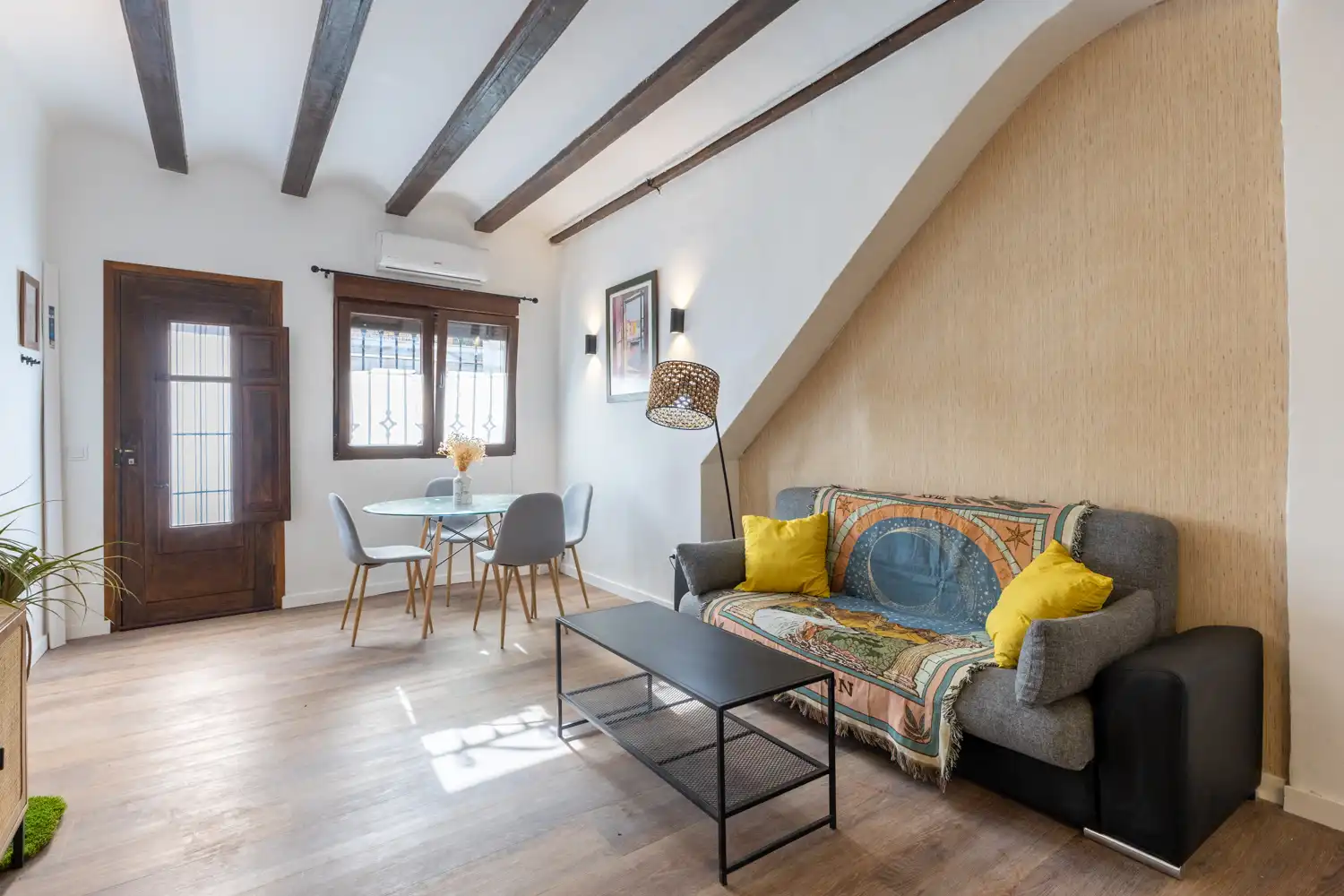 Wohnzimmer von Wohnung zur Miete in  Valencia Capital mit Klimaanlage, Heizung und Parkett
