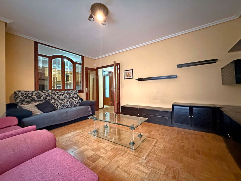 Sala d'estar de Pis en venda en Vitoria - Gasteiz amb Calefacció, Terrassa i Traster