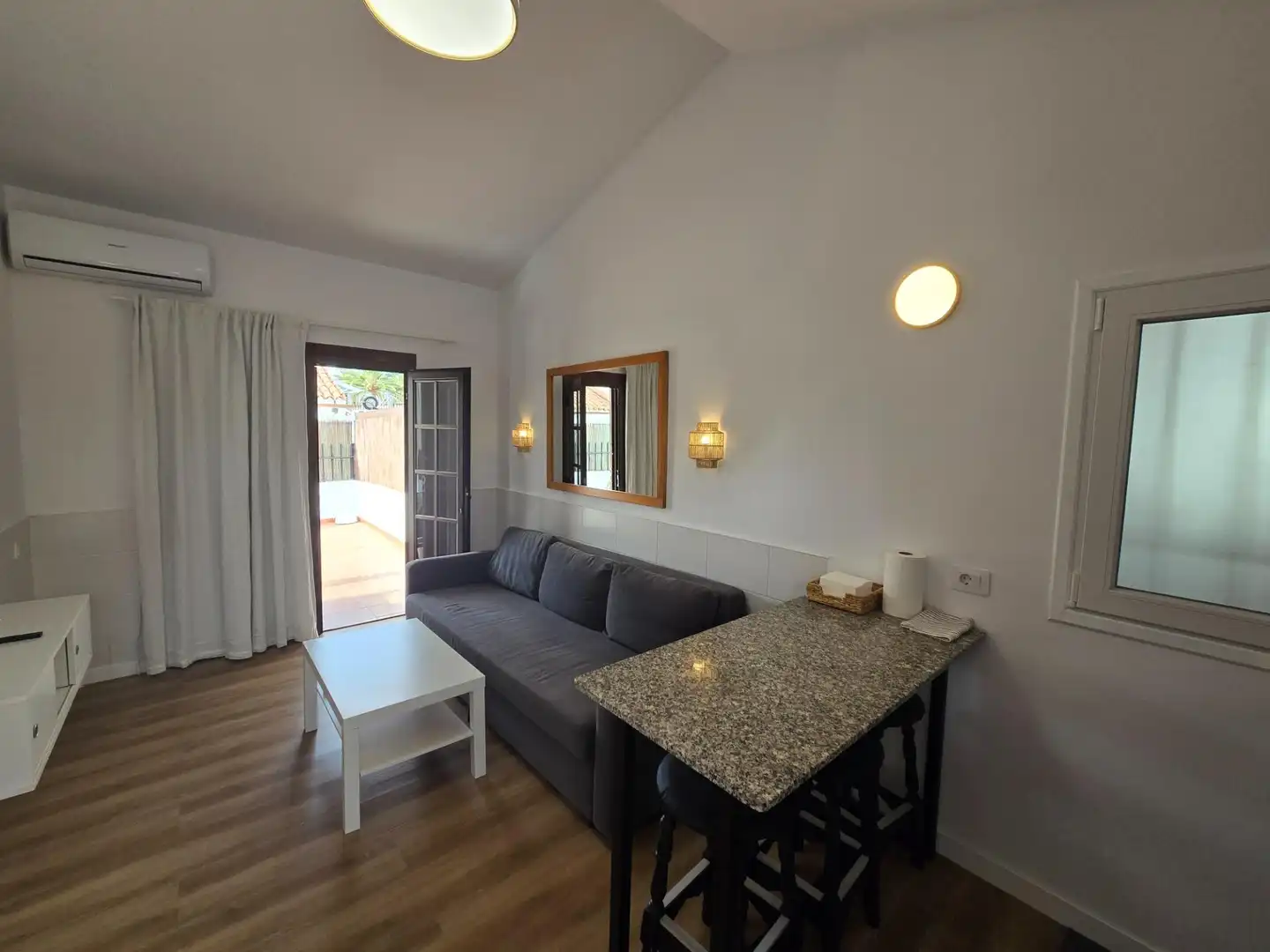 Sala d'estar de Casa o xalet de lloguer en San Bartolomé de Tirajana amb Aire condicionat, Terrassa i Moblat