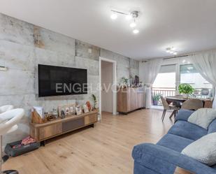 Sala d'estar de Apartament en venda en Terrassa amb Balcó