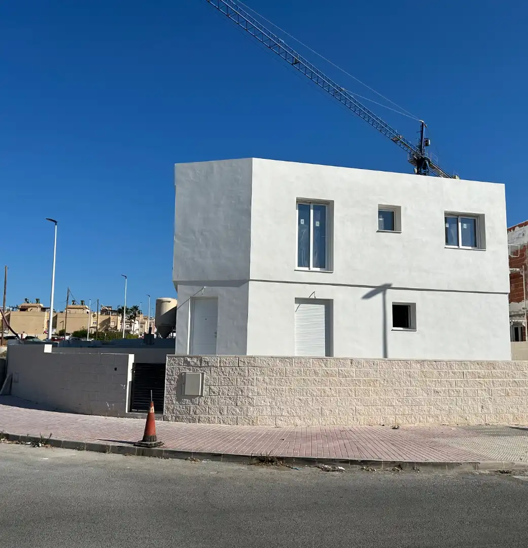 Casa pareada con terraza en venta en Carrer de Xipre