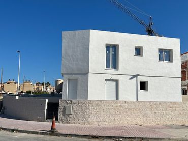 Casa pareada con balcón en venta en Carrer de Xipre