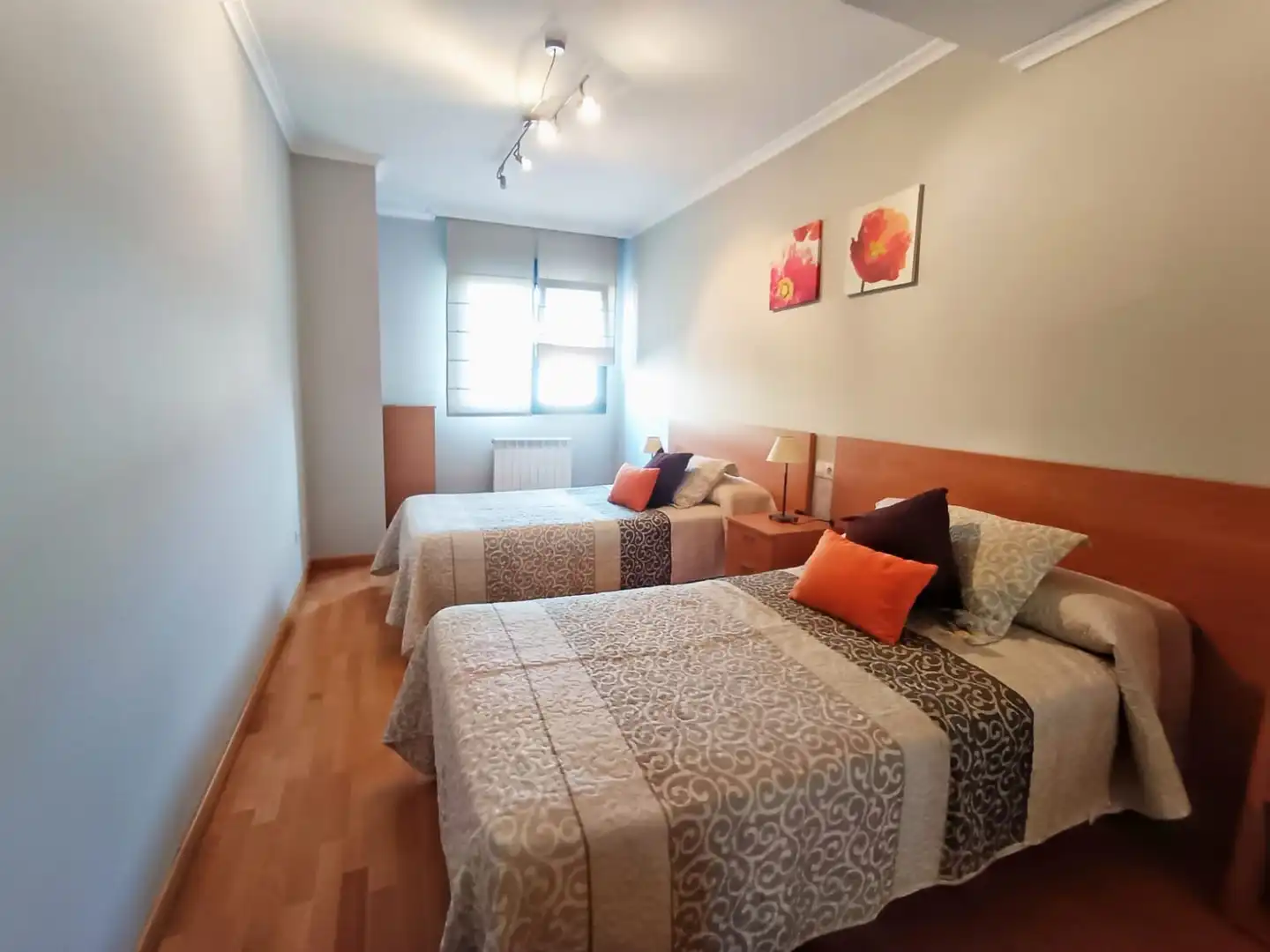 Schlafzimmer von Wohnung zur Miete in Pontevedra Capital  mit Heizung und Möbliert